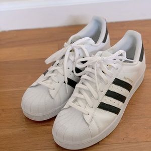 Adidas Men’s superstars—like new!